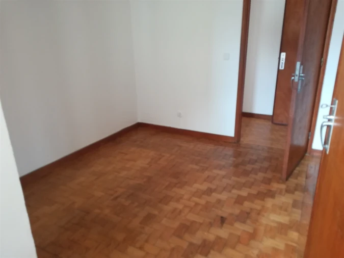 Apartamento T4 para Venda em Santo Antonio dos Olivais Foto 23