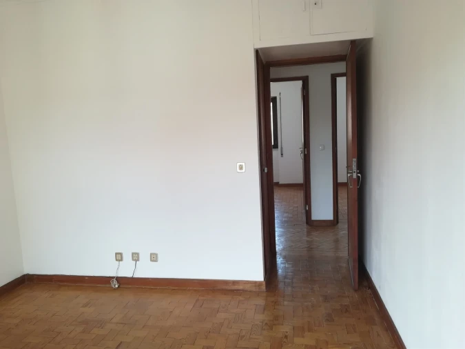 Apartamento T4 para Venda em Santo Antonio dos Olivais Foto 41