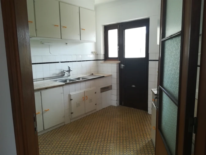 Apartamento T4 para Venda em Santo Antonio dos Olivais Foto 13