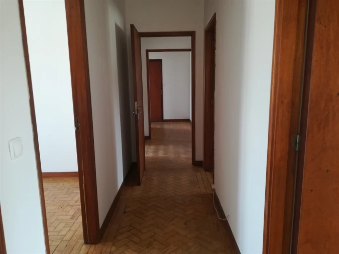 Apartamento T4 para Venda em Santo Antonio dos Olivais Foto 37