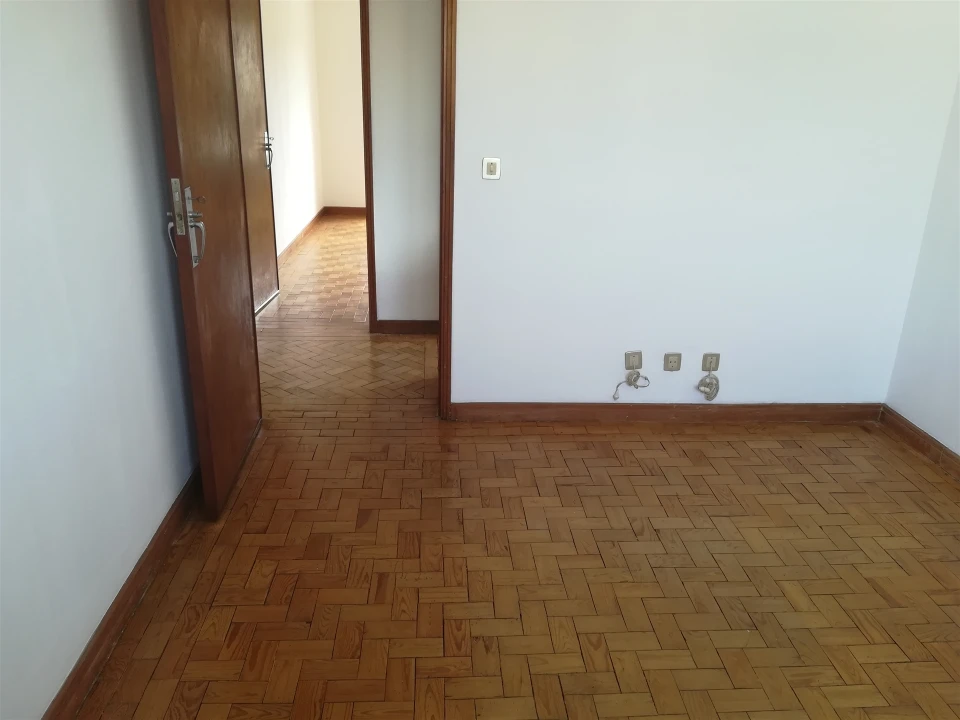 Apartamento T4 para Venda em Santo Antonio dos Olivais Foto 34