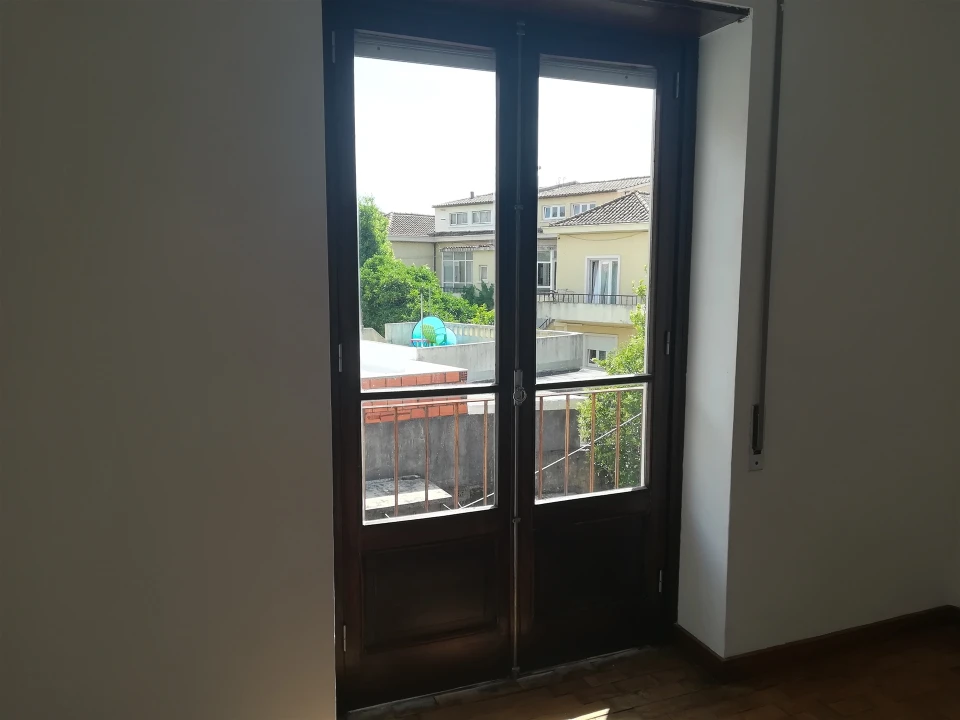 Apartamento T4 para Venda em Santo Antonio dos Olivais Foto 26