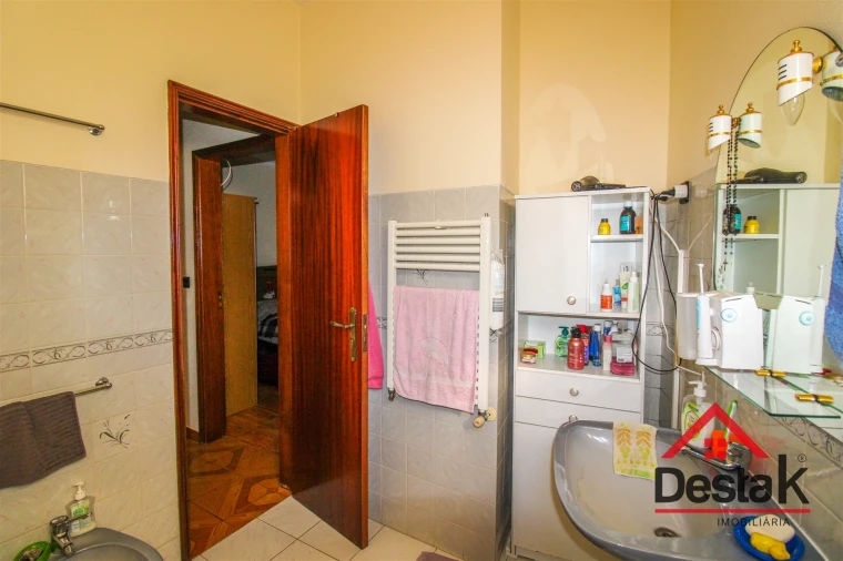 Moradia T3 para Venda em Povolide Foto 11