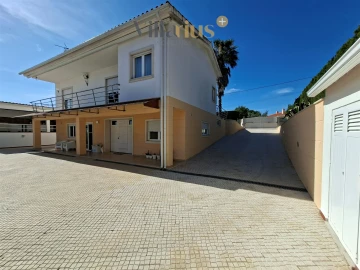 Moradia T3 para Venda em São João Baptista e Santa Maria dos Olivais