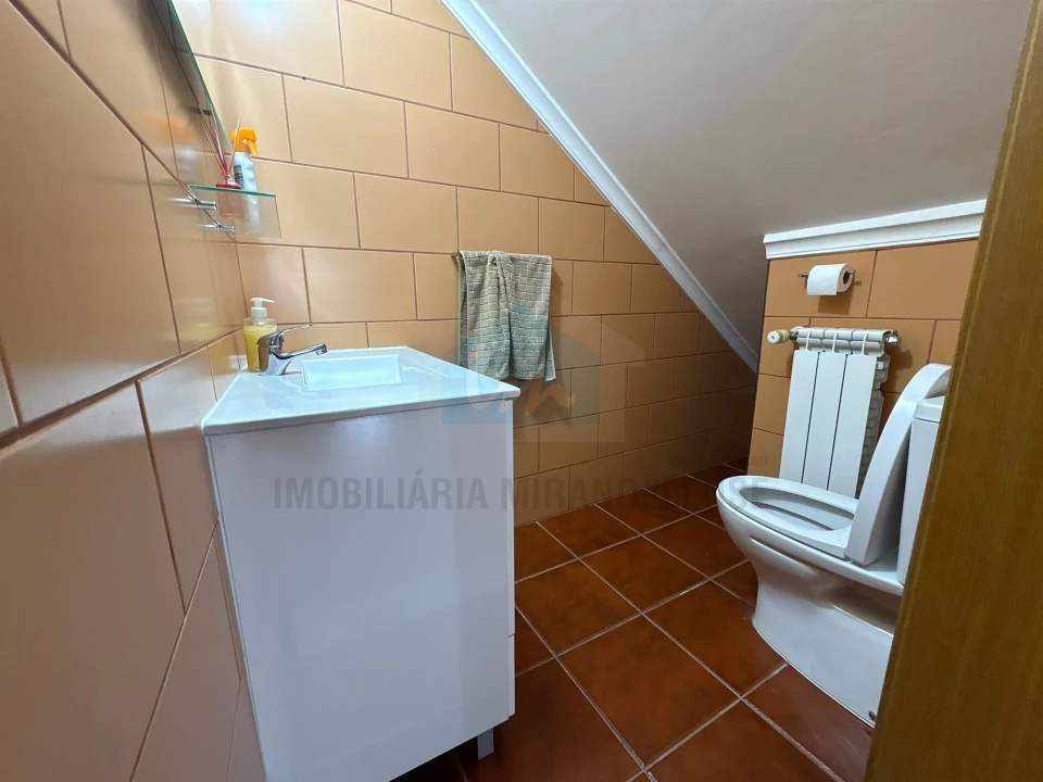 Moradia T3 para Venda em Carvalhais Foto 16