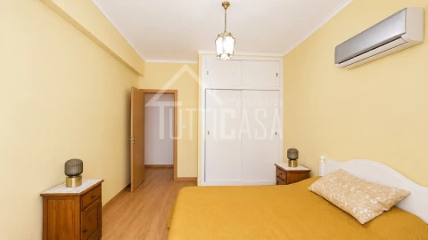 Apartamento T1 para Venda em Póvoa de Santo Adrião e Olival Basto