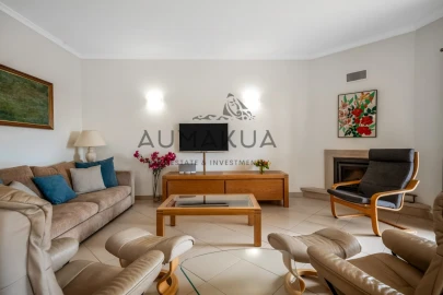 Moradia T4 para Venda em Albufeira e Olhos de Água