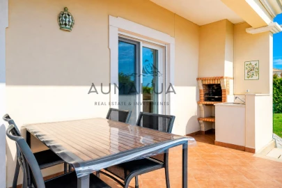 Moradia T4 para Venda em Albufeira e Olhos de Água