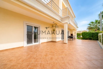 Moradia T4 para Venda em Albufeira e Olhos de Água
