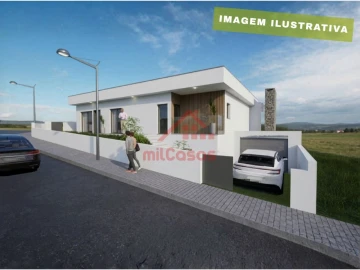 Moradia T3 para Venda em Maxial e Monte Redondo