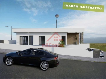 Moradia T3 para Venda em Maxial e Monte Redondo
