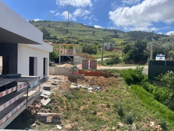 Moradia T3 para Venda em Maxial e Monte Redondo