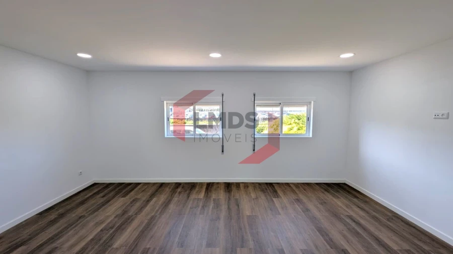 Apartamento T2 para Venda em Ramalde Foto 2