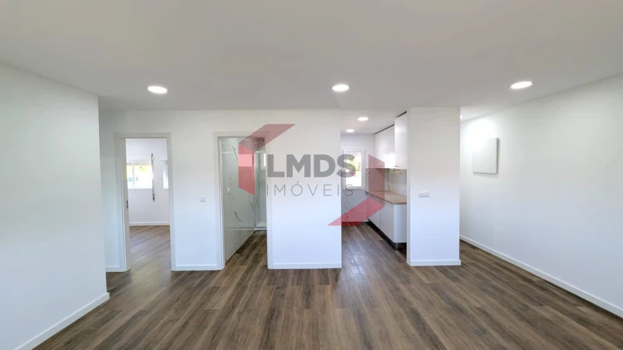 Apartamento T2 para Venda em Ramalde Foto 4