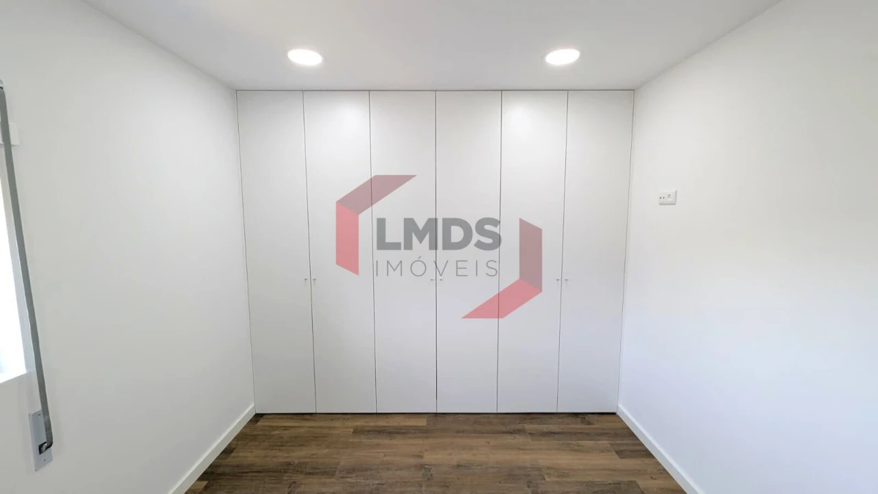 Apartamento T2 para Venda em Ramalde Foto 12