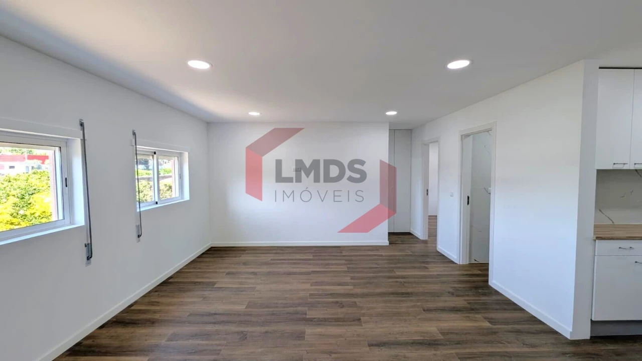 Apartamento T2 para Venda em Ramalde Foto 3