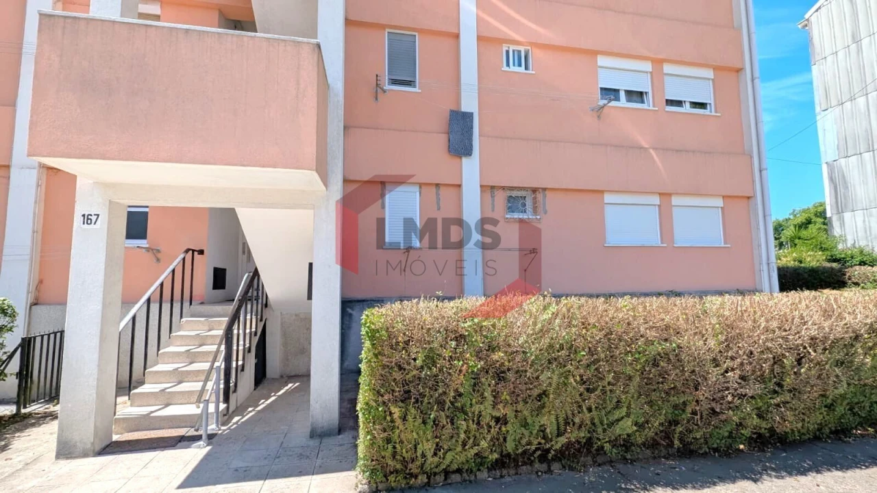 Apartamento T2 para Venda em Ramalde Foto 1