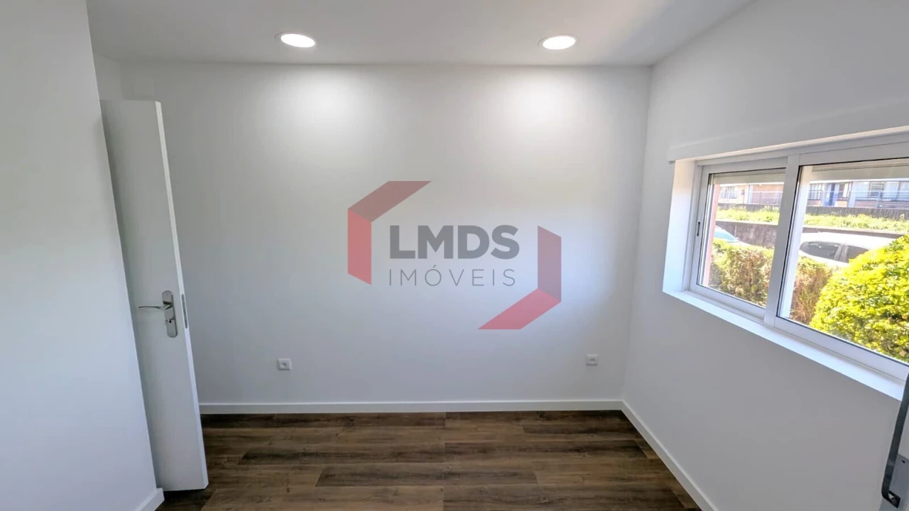 Apartamento T2 para Venda em Ramalde Foto 11