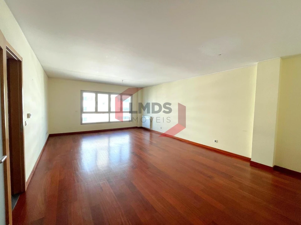 Apartamento T3 para Venda em Ramalde Foto 2