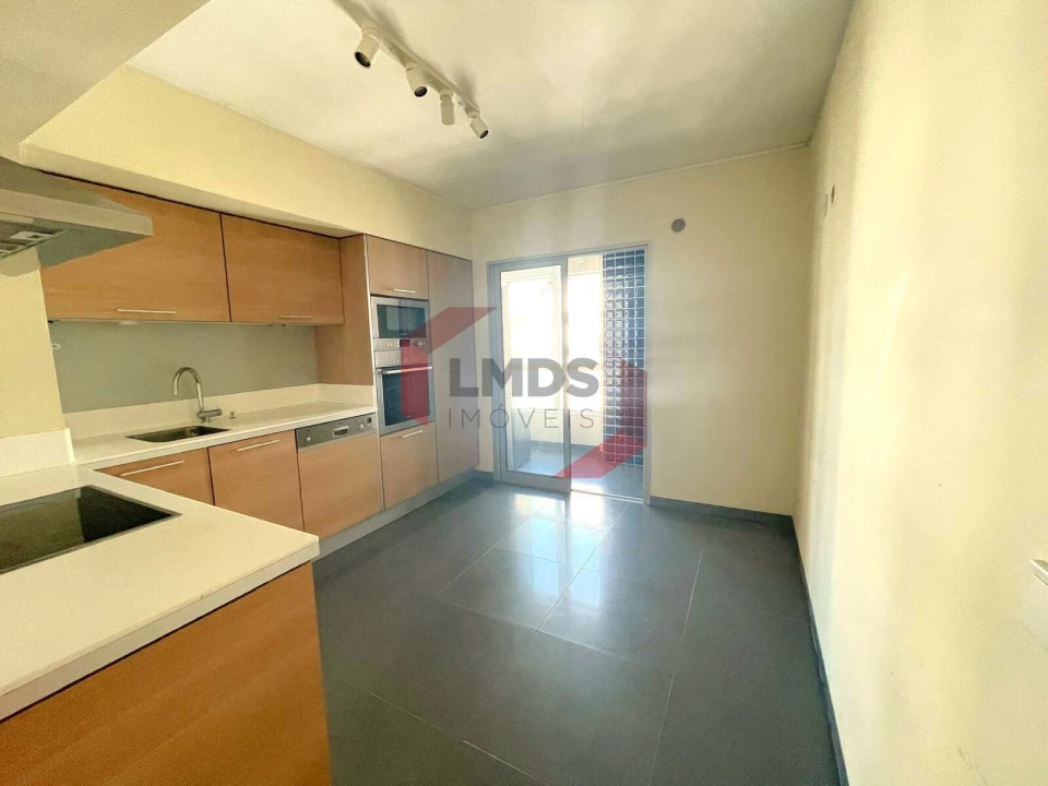 Apartamento T3 para Venda em Ramalde Foto 3