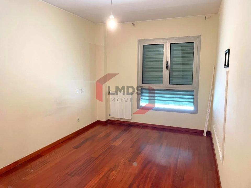 Apartamento T3 para Venda em Ramalde Foto 6