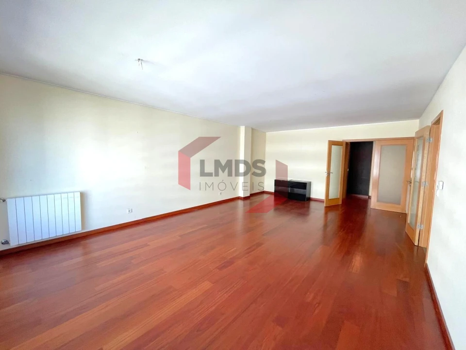 Apartamento T3 para Venda em Ramalde Foto 1