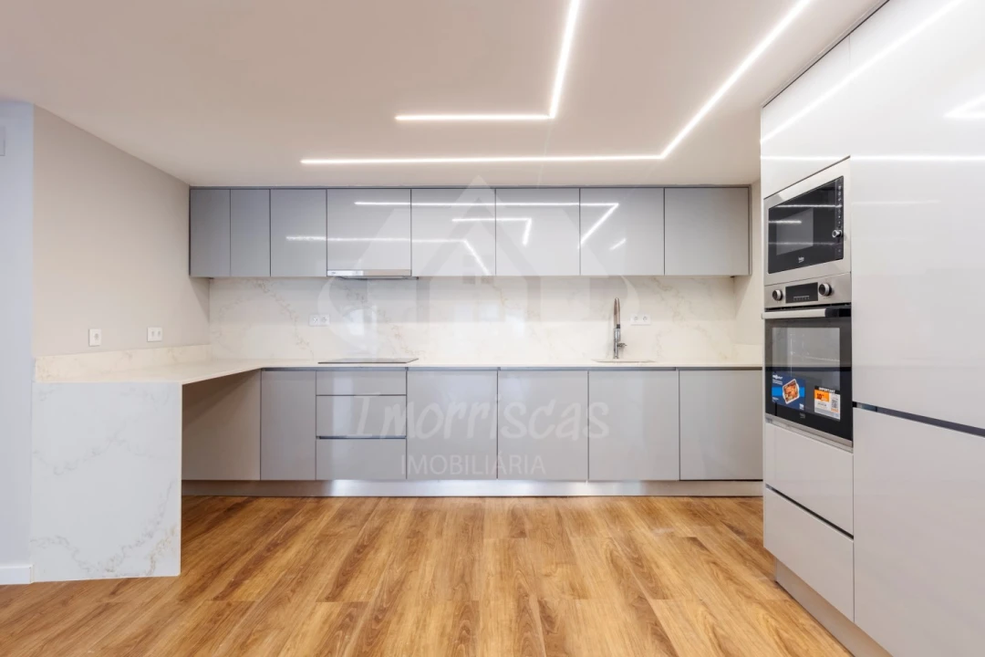 Apartamento T3 para Venda em Camarate, Unhos e Apelação Foto 2