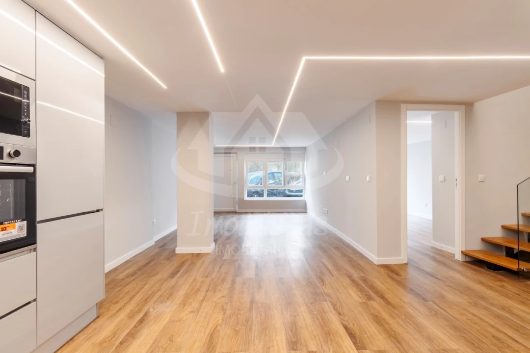 Apartamento T3 para Venda em Camarate, Unhos e Apelação Foto 9