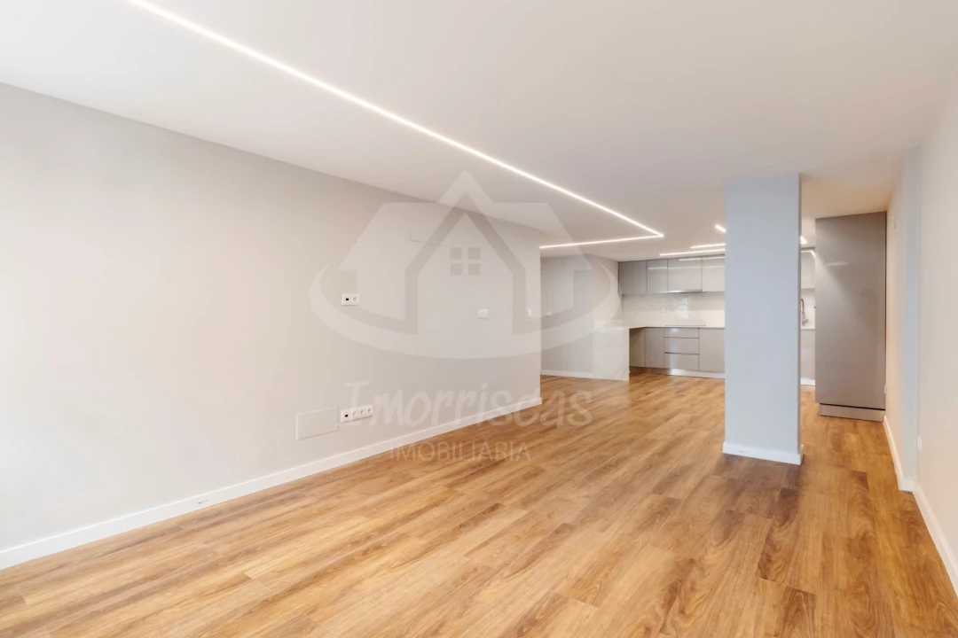 Apartamento T3 para Venda em Camarate, Unhos e Apelação Foto 12