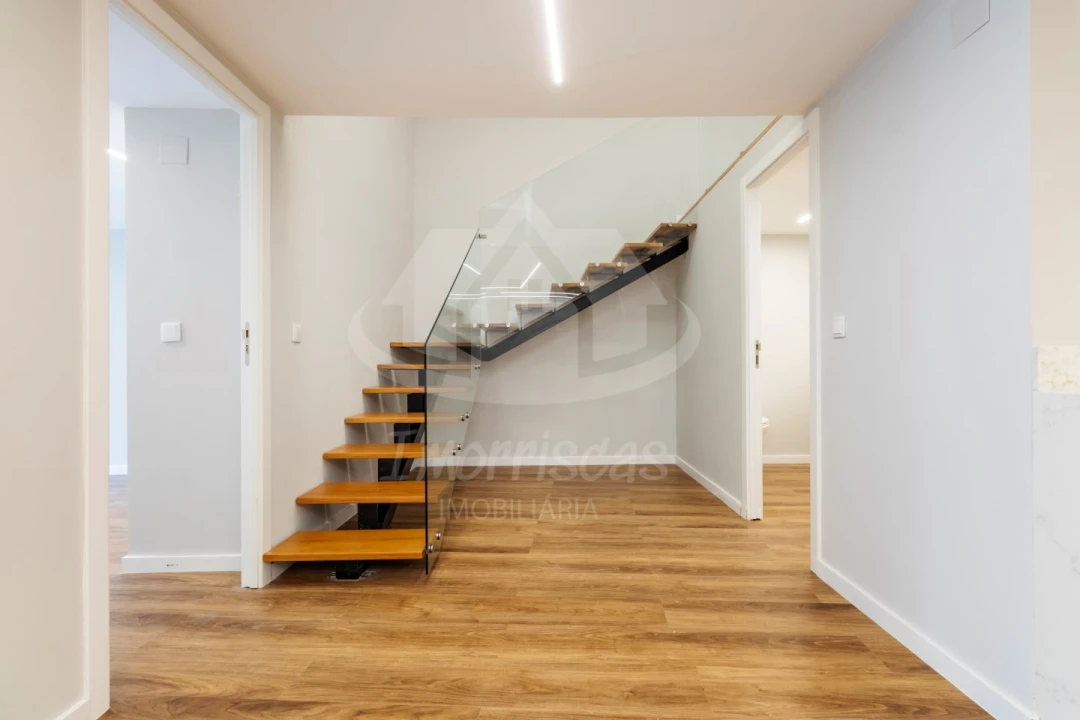 Apartamento T3 para Venda em Camarate, Unhos e Apelação Foto 17