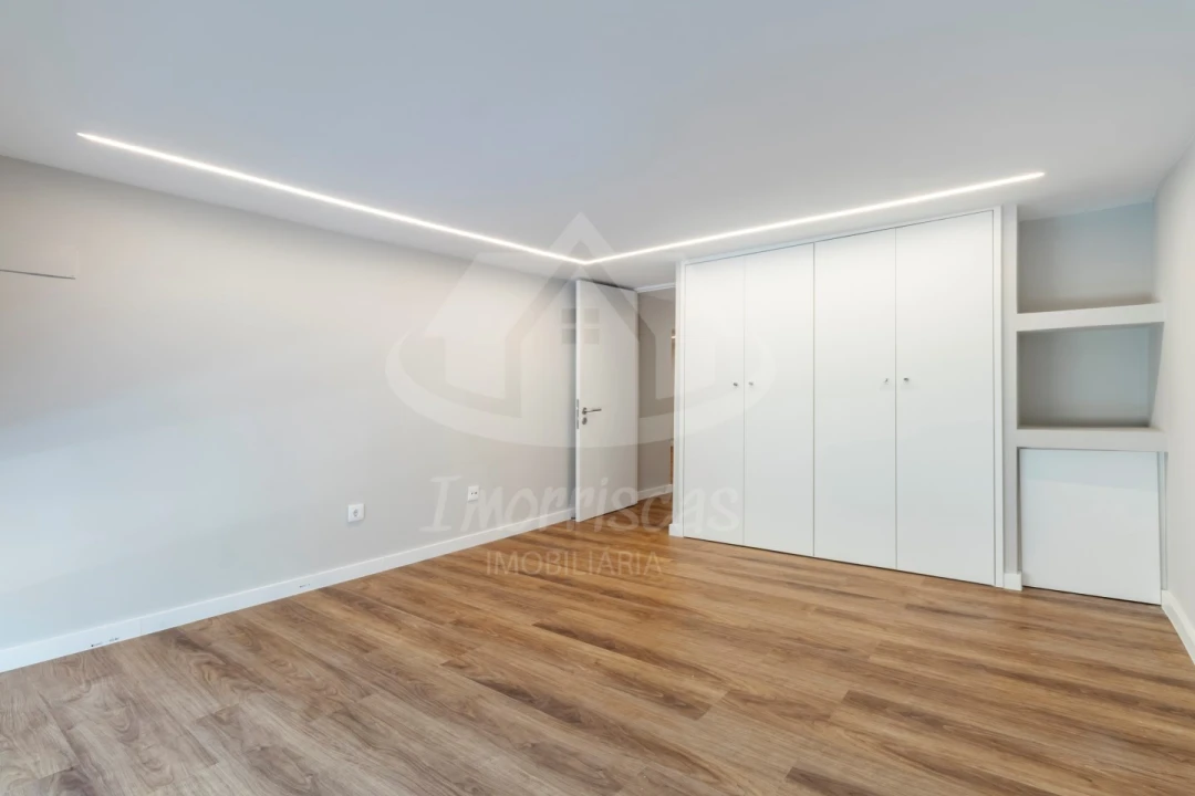 Apartamento T3 para Venda em Camarate, Unhos e Apelação Foto 29