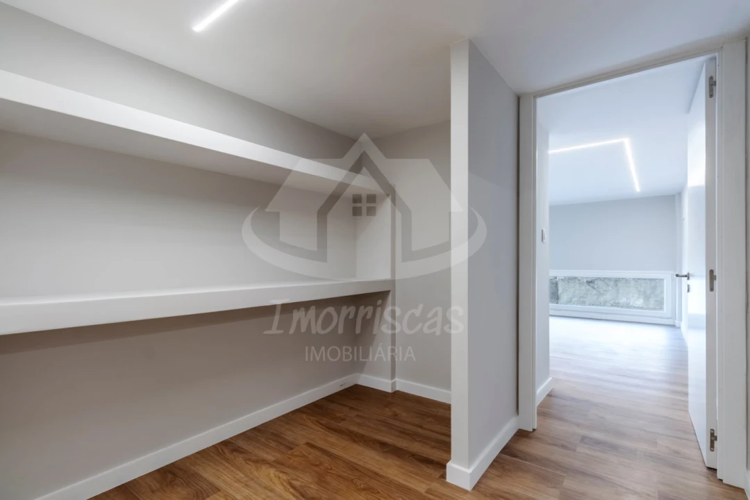 Apartamento T3 para Venda em Camarate, Unhos e Apelação Foto 31