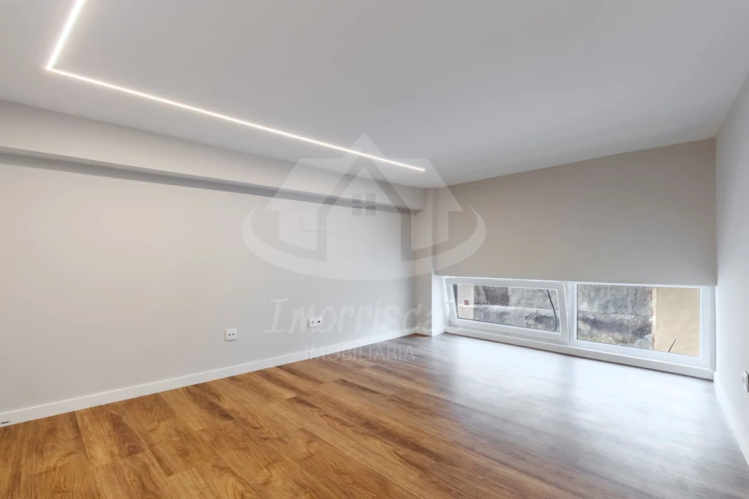 Apartamento T3 para Venda em Camarate, Unhos e Apelação Foto 33