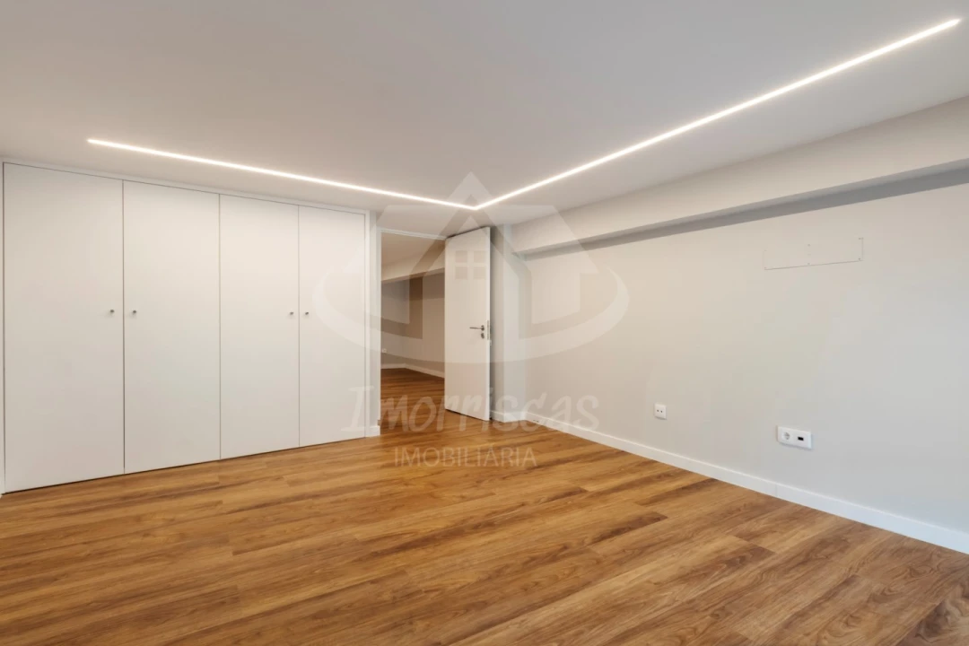 Apartamento T3 para Venda em Camarate, Unhos e Apelação Foto 35