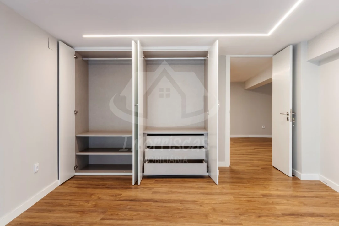 Apartamento T3 para Venda em Camarate, Unhos e Apelação Foto 36