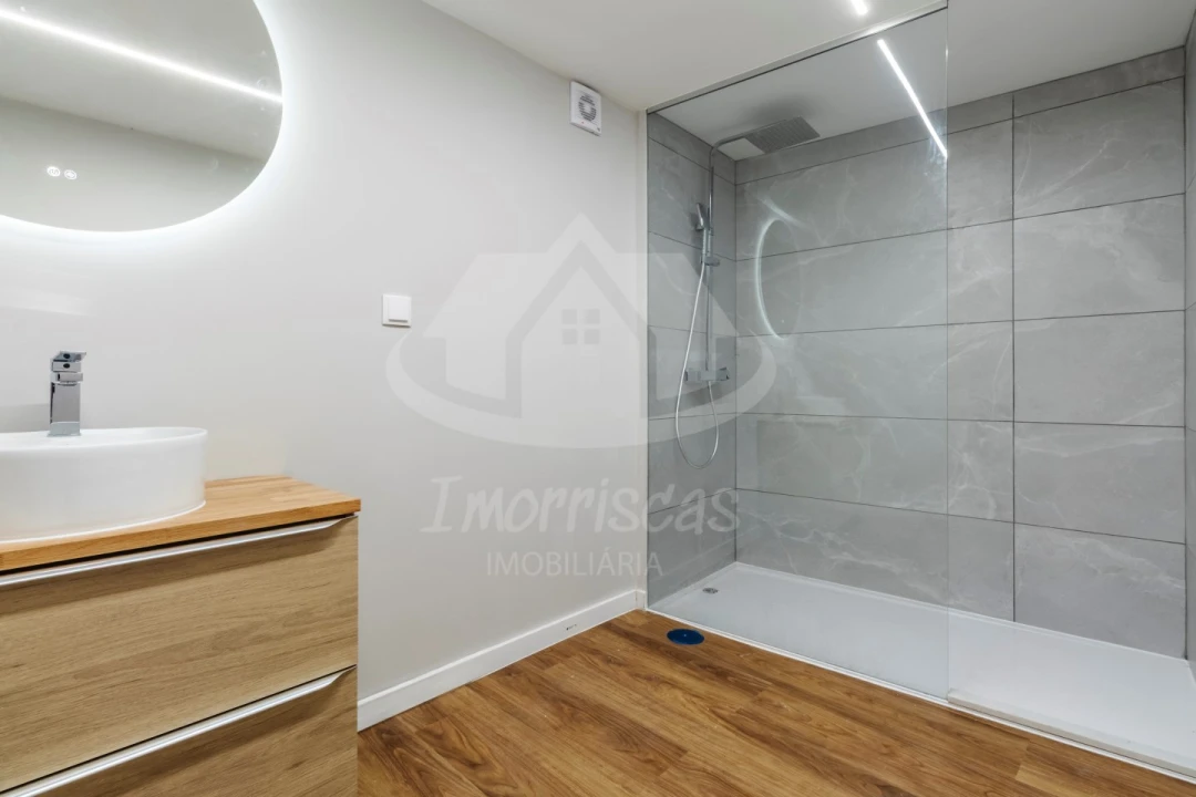 Apartamento T3 para Venda em Camarate, Unhos e Apelação Foto 38