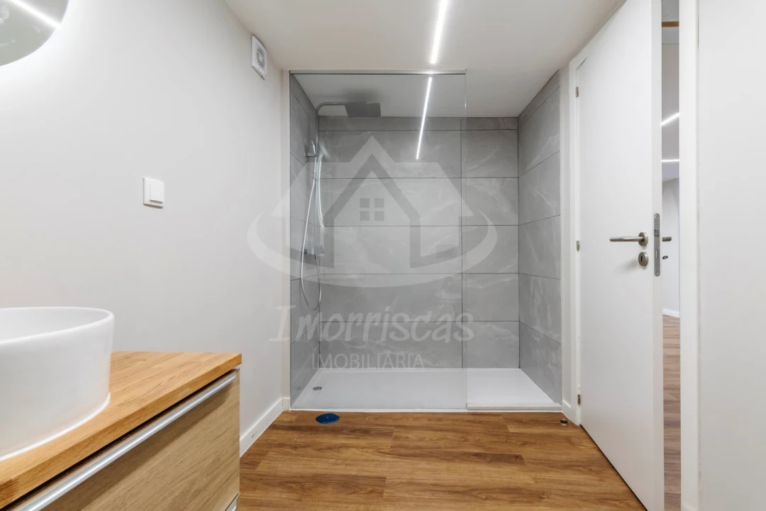 Apartamento T3 para Venda em Camarate, Unhos e Apelação Foto 39