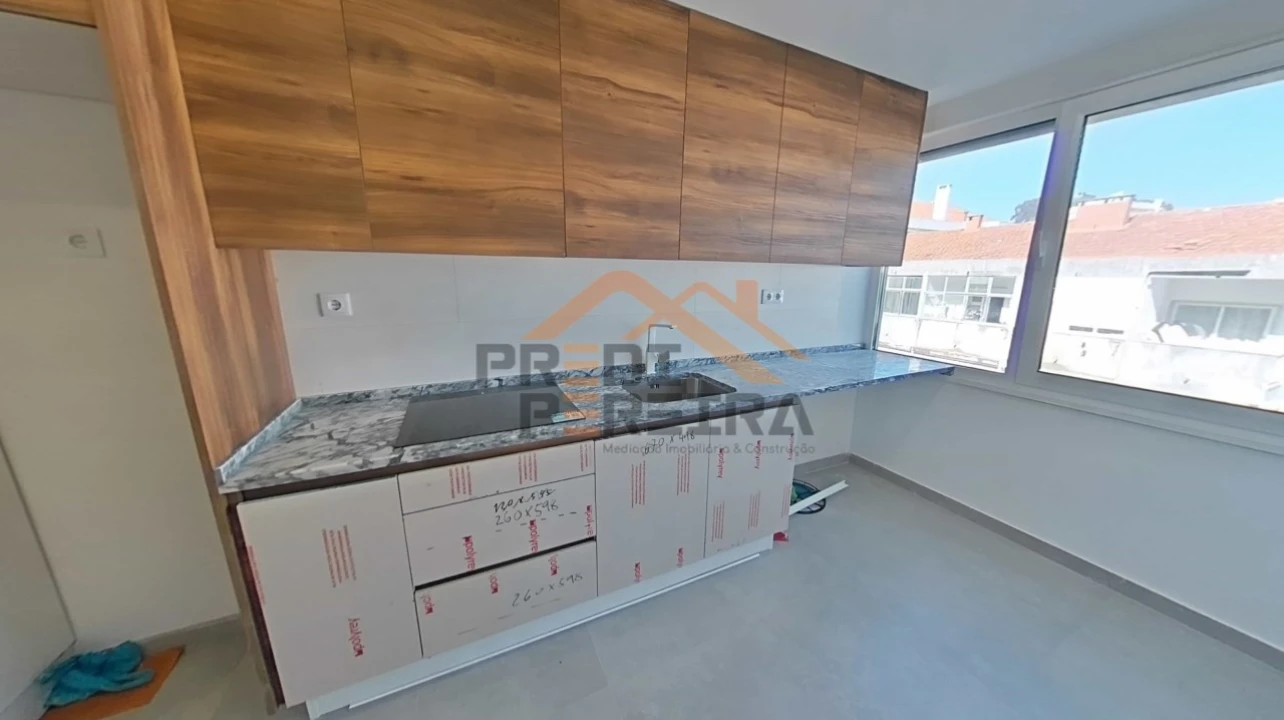 Apartamento T3 para Venda em Santo António dos Cavaleiros e Frielas Foto 2