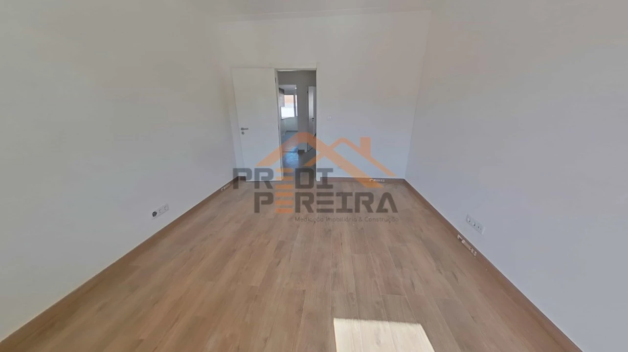 Apartamento T3 para Venda em Santo António dos Cavaleiros e Frielas Foto 7