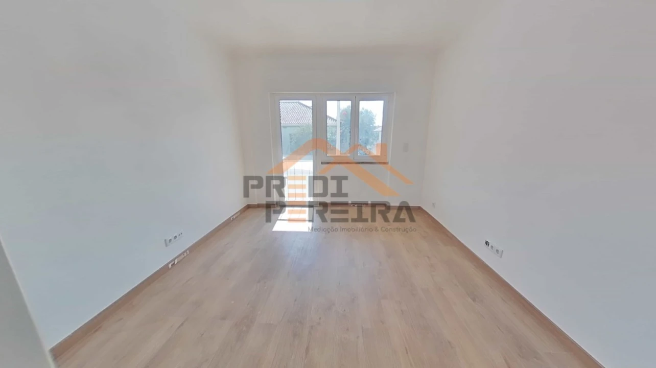 Apartamento T3 para Venda em Santo António dos Cavaleiros e Frielas Foto 8