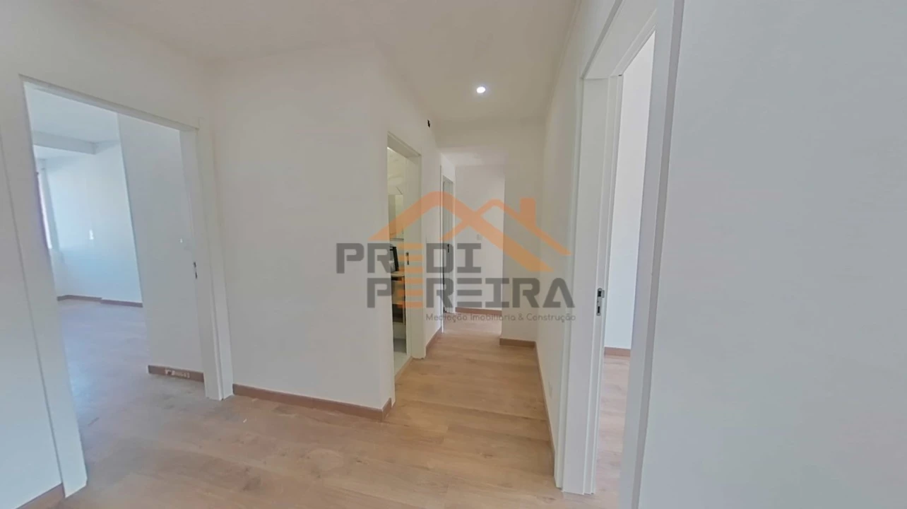 Apartamento T3 para Venda em Santo António dos Cavaleiros e Frielas Foto 10