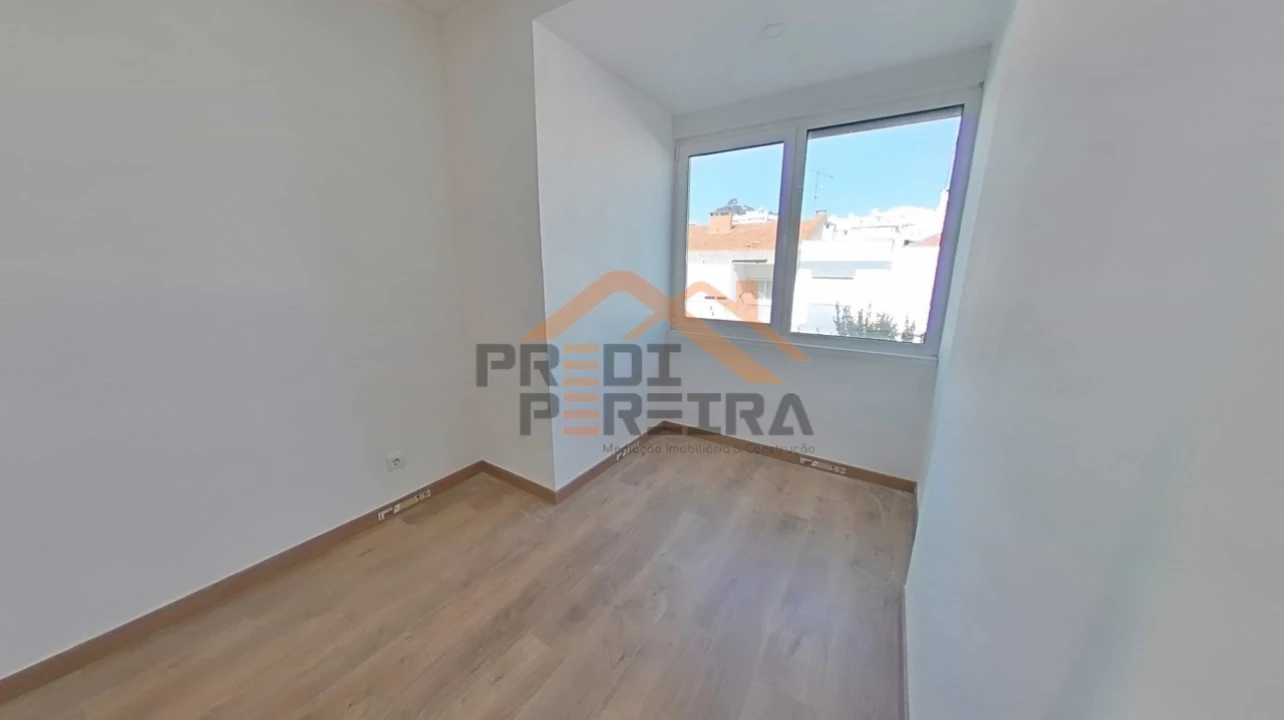 Apartamento T3 para Venda em Santo António dos Cavaleiros e Frielas Foto 11