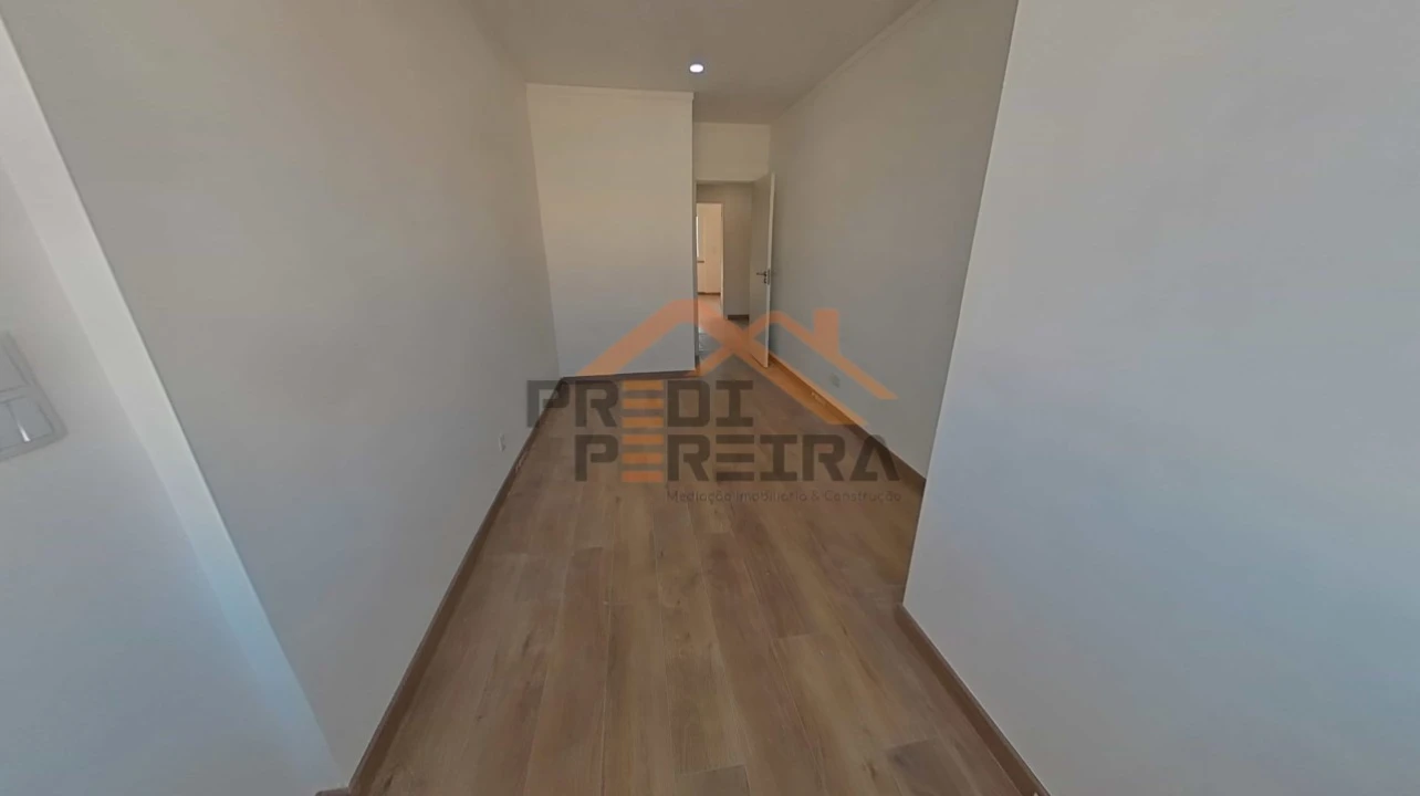 Apartamento T3 para Venda em Santo António dos Cavaleiros e Frielas Foto 12