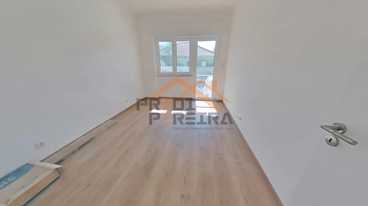 Apartamento T3 para Venda em Santo António dos Cavaleiros e Frielas Foto 13