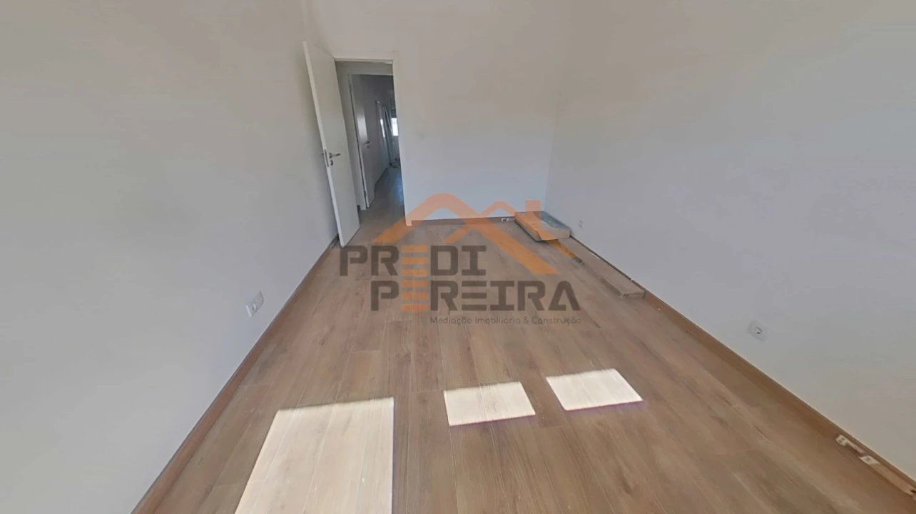 Apartamento T3 para Venda em Santo António dos Cavaleiros e Frielas Foto 14