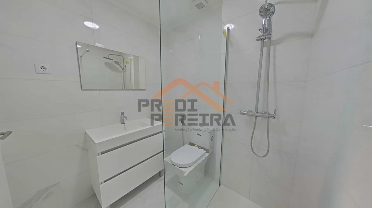 Apartamento T3 para Venda em Santo António dos Cavaleiros e Frielas Foto 17