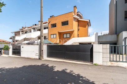 Moradia T6 para Venda em Oliveira do Douro