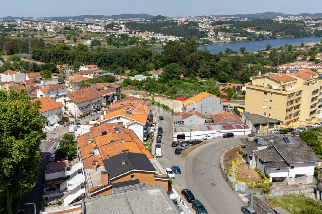 Moradia T6 para Venda em Oliveira do Douro Foto 46
