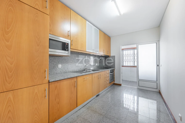 Apartamento T2 para Arrendamento em Castêlo da Maia Foto 3