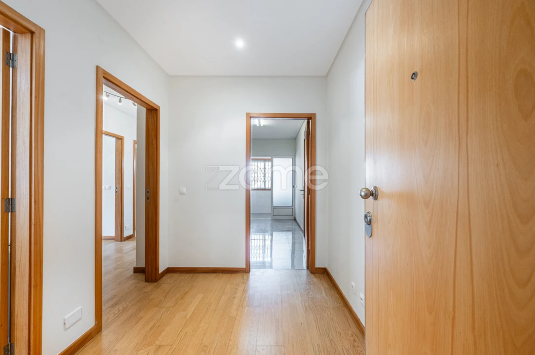 Apartamento T2 para Arrendamento em Castêlo da Maia Foto 2